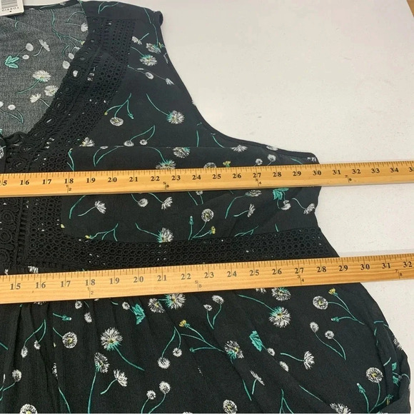 Torrid Top Shirt 6XL Black Floral  Sleeveless Empire Crochet Tassel V Neck Flowy - Picture 11 of 11